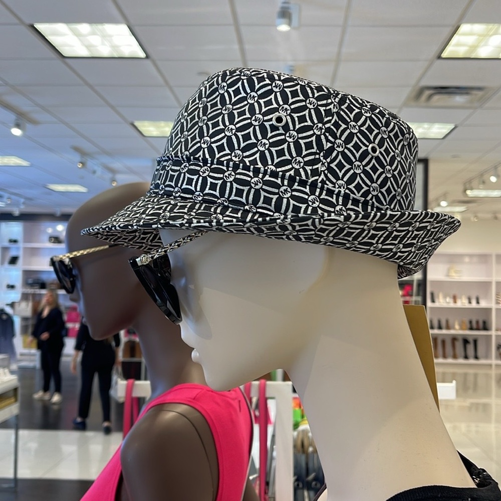 Michael Kors Women’s MK Logo Jacquard Bucket Hat
Black 
NWT - Picture 7 of 16